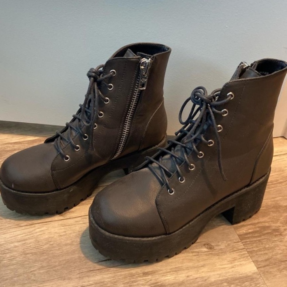 Current mood platform boots